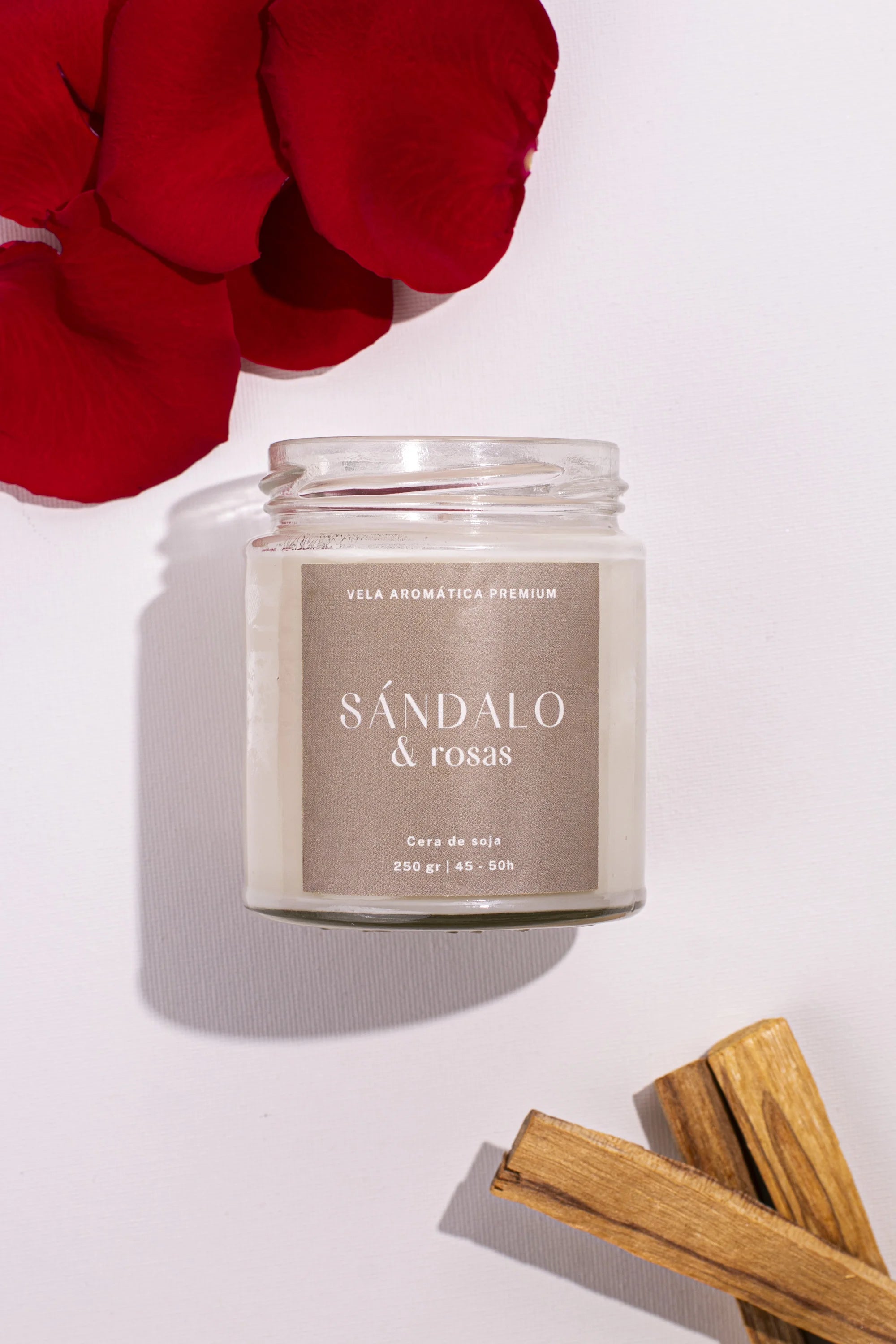 Vela aromática artesanal sándalo y rosas | Otro Rollo Otro Rollo