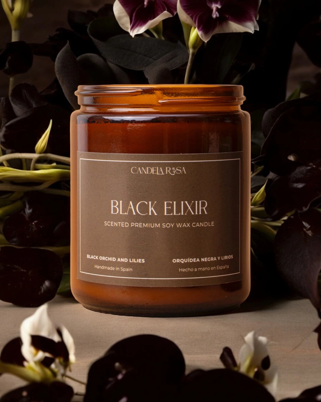 black elixir vela aromática premium orquídea negra y lirios  en tarro ámbar con tapa de aluminio candela rosa velas de lujo velas aromáticas lujosas luxury artisan candle soy wax velas veganas velas perfumadas tienda de velas vela relajante vela que huele bien españa
