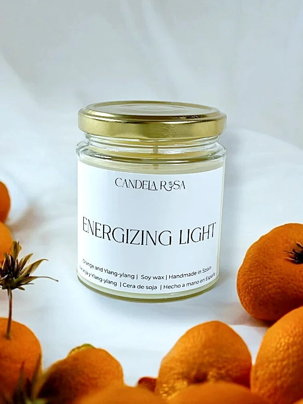 Energizing Light : vela aromática artesanal naranja y ylang ylang  , vela perfumada sin ftalatos, sin parabenos, fragancias IFRA , velas veganas , velas de lujo , candela rosa, vela de primavera - verano 