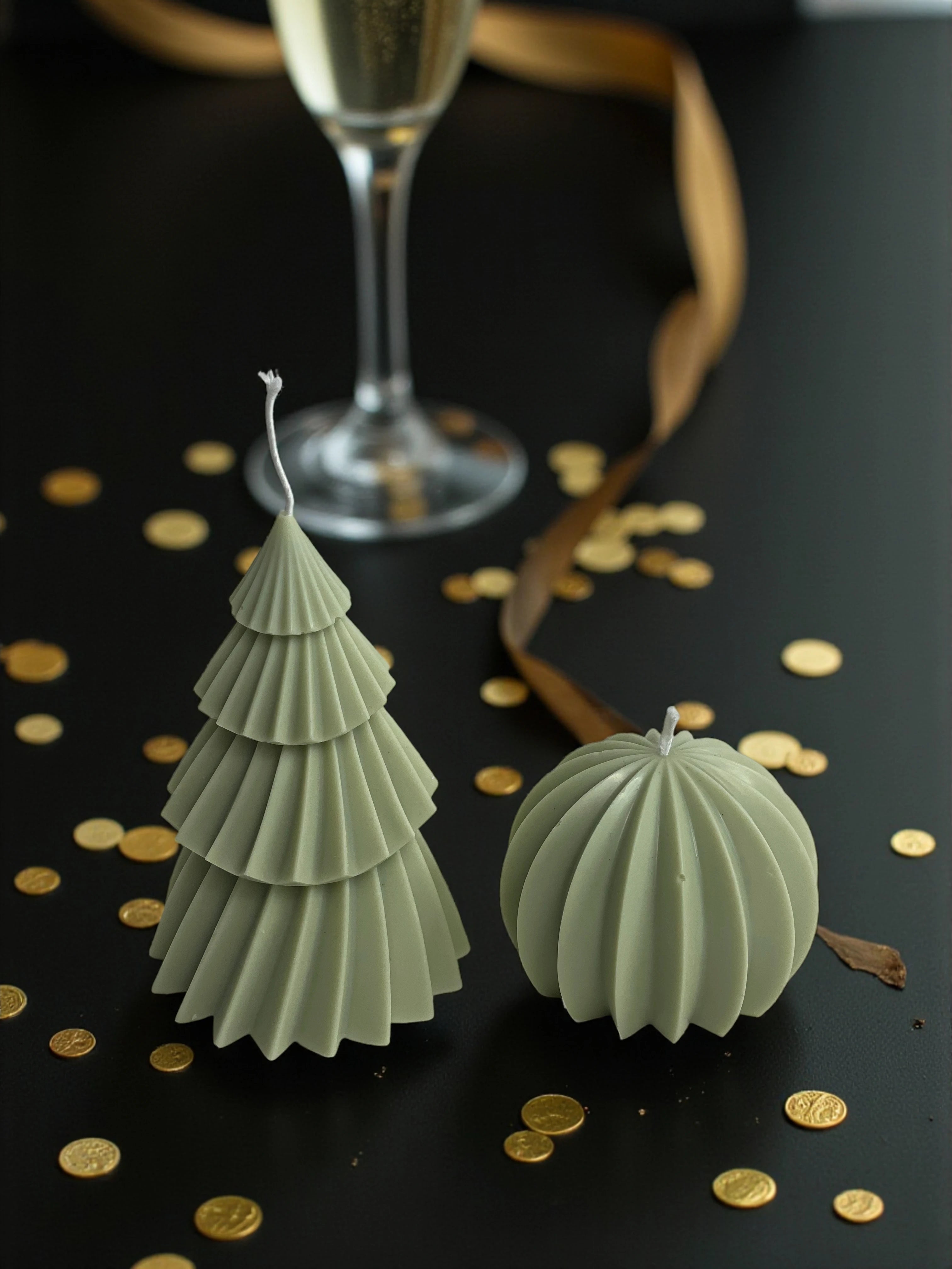 2 Velas decorativas: árbol geométrico & esfera