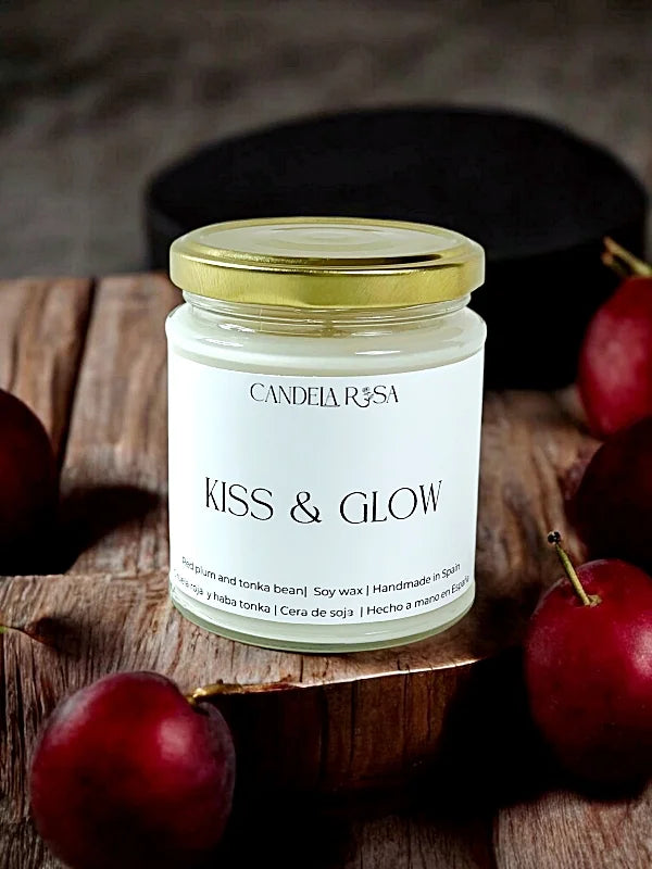 Kiss & Glow: vela aromática artesanal ciruela roja y haba tonka 