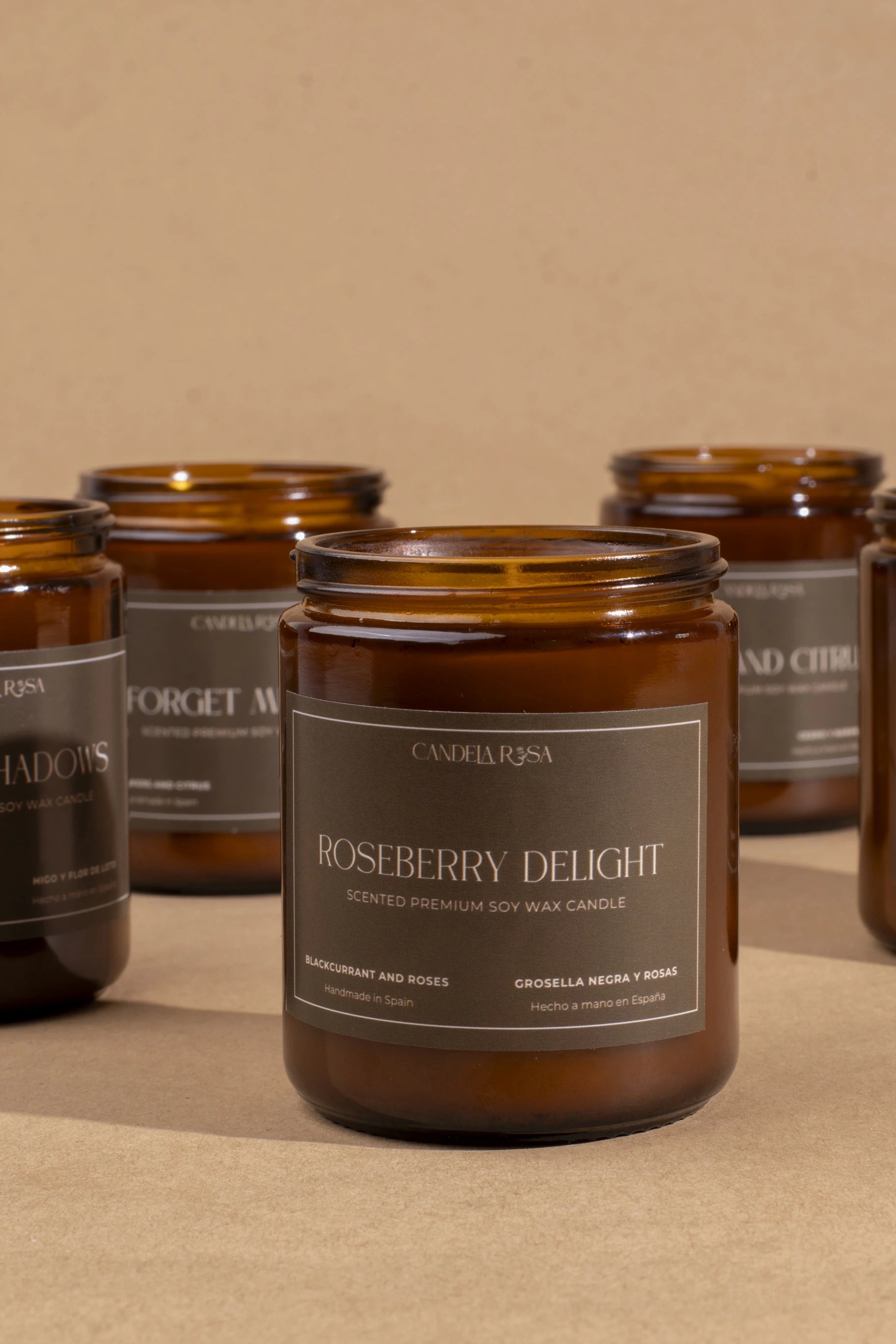 Roseberry delight: vela aromática premium grosella negra y rosas