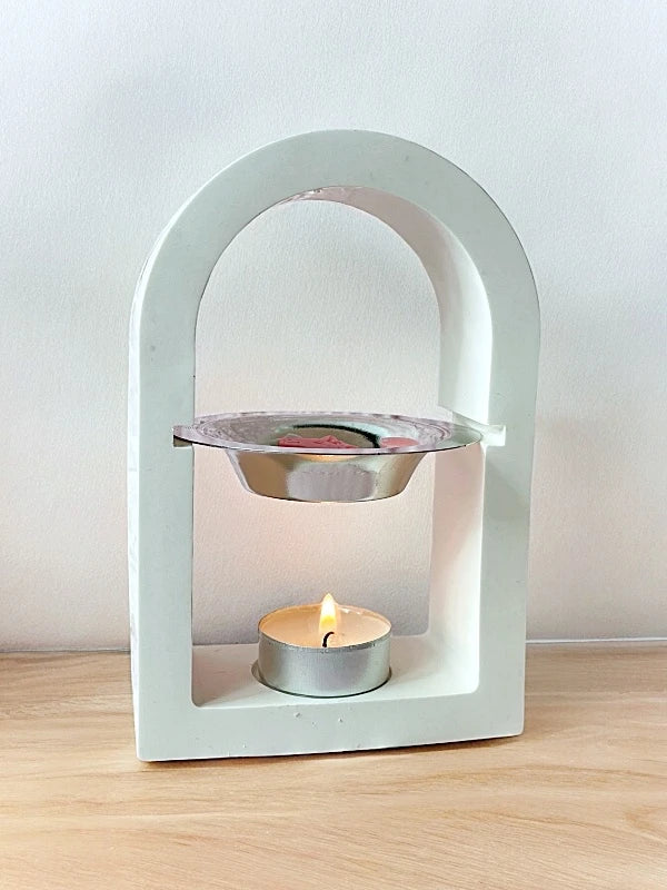 Exclusivo y elegante quemador de cera de color natural en forma de arco