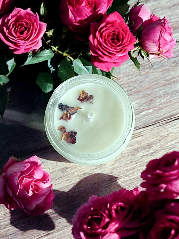 vela de rosas , vela romántica , vela de amor,  vela aromática premium en tarro vidrio con tapa candela rosa velas de lujo velas aromáticas lujosas luxury artisan candle soy wax velas veganas velas perfumadas tienda de velas vela que huele bien españa